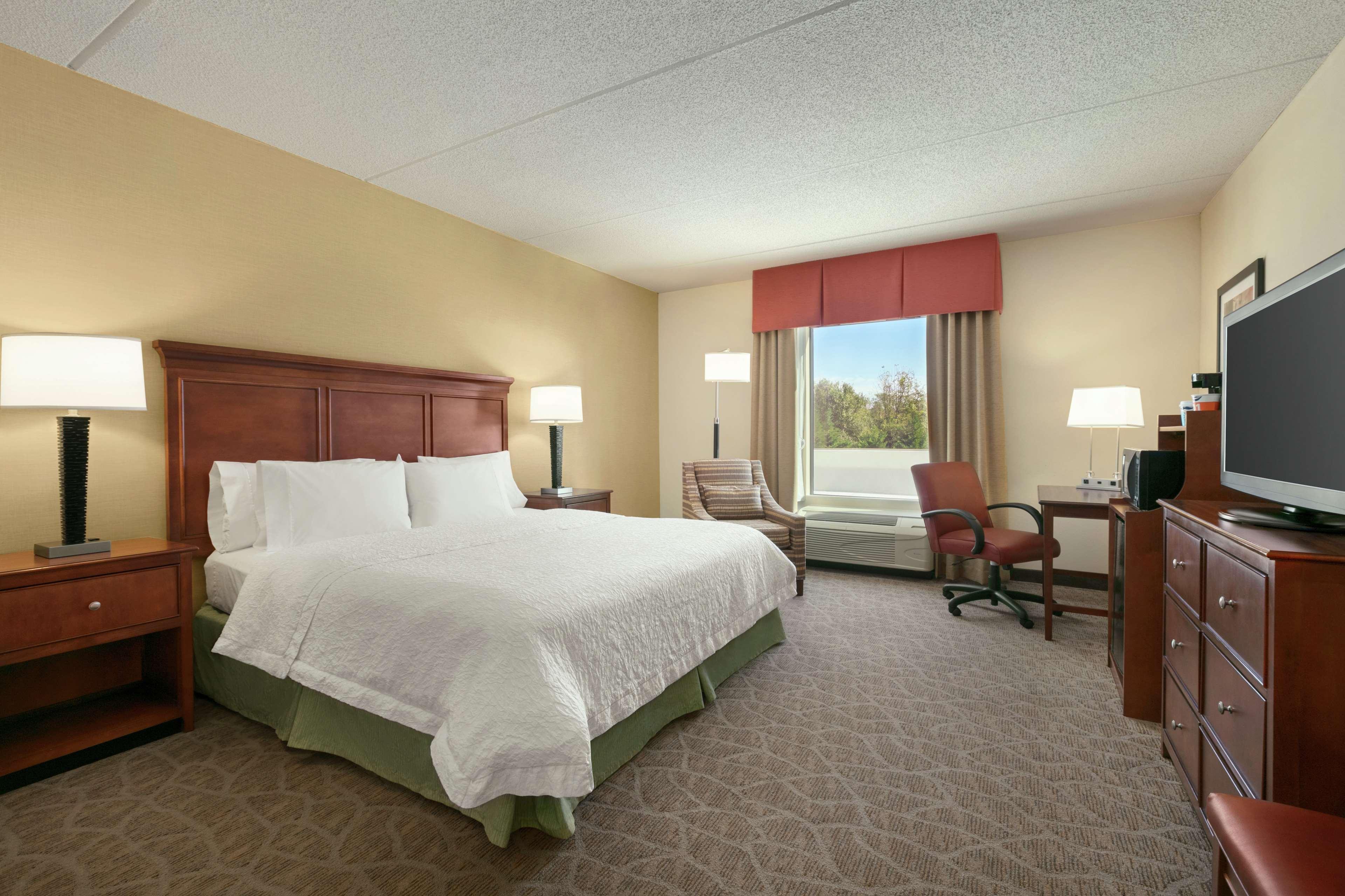 Hampton Inn & Suites Charles Town Exterior photo