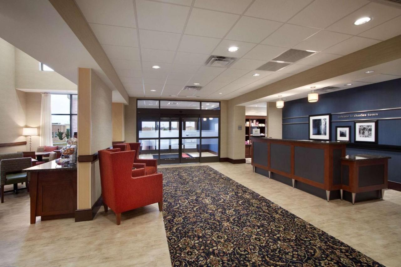 Hampton Inn & Suites Charles Town Exterior photo