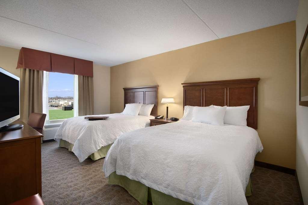 Hampton Inn & Suites Charles Town Room photo